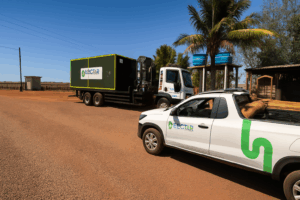 Entrega da unidade móvel de bioinsumos do Grupo Hectar para manejo biológico on farm na Fazenda São Pedro, em Diamantino, MT, clientes Ivo e Enio Sandri.